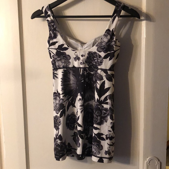 RARE Lululemon Aria Tank size 6 - Picture 3 of 4